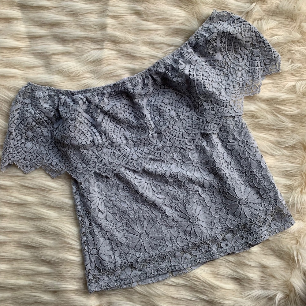Off-the-shoulder top